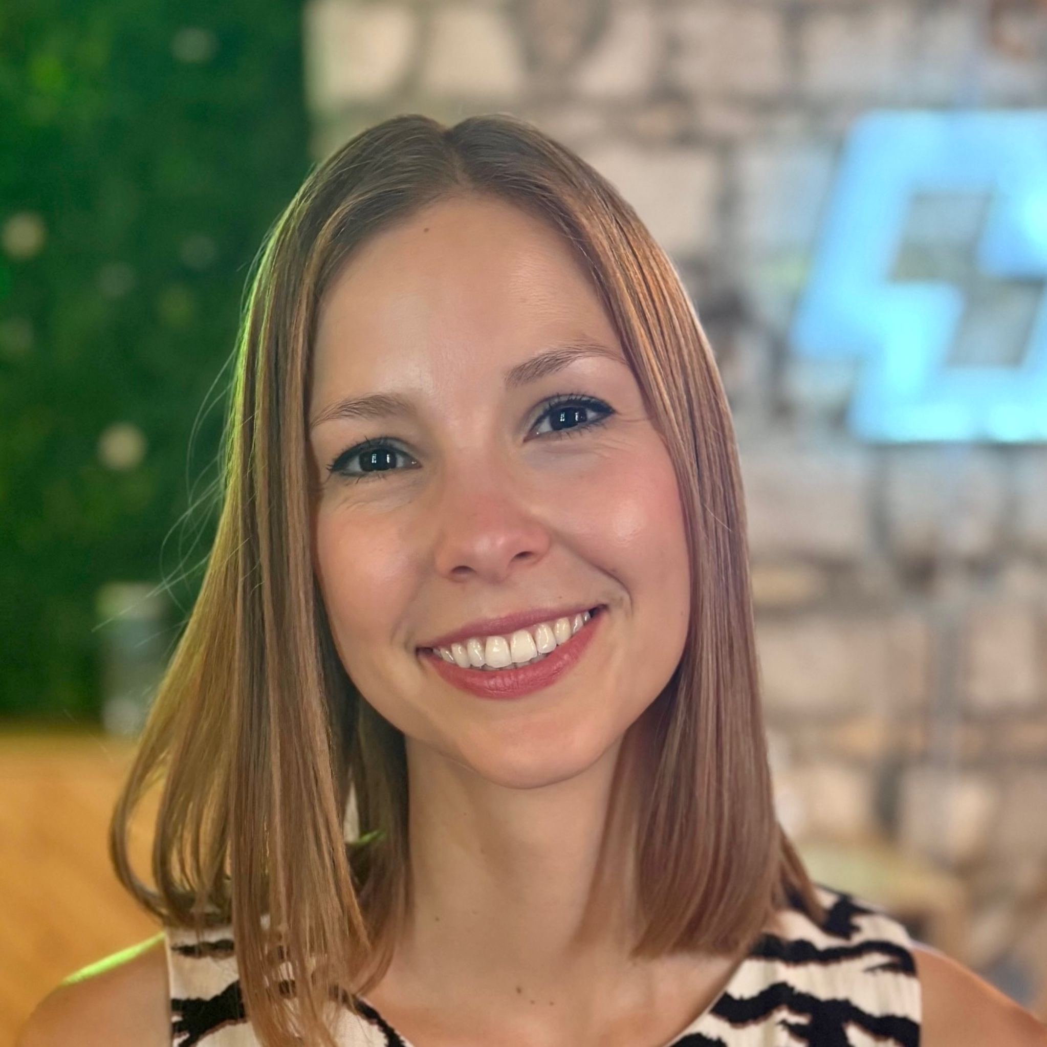 Eszter Profile Picture